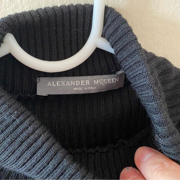 Alexander McQueen Black Long Sleeve Wool Mini Dress with White Silk Ruffle Trim - Picture 5 of 7